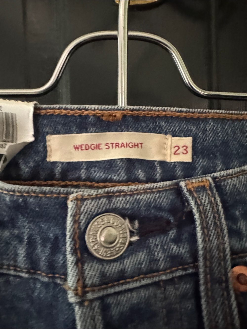 NWT Levi’s Wedgie Straight High Rise Cropped Raw Edge Blue Jeans 23x26 - Picture 2 of 5